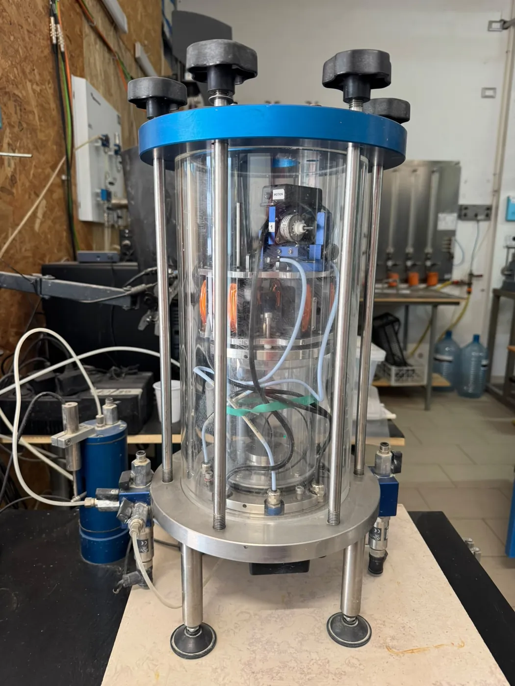 Cella della colonna risonante e del taglio torsionale ciclico del laboratorio GeoSveva